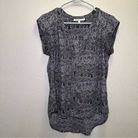 Daniel Rainn Tops - Daniel Rainn Gray Printed Blouse Size Small